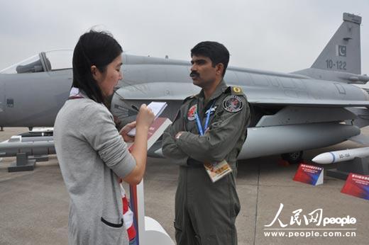 2012��11��15���������ͻ�˹̹��܊����֩�롱���(du��)��ϯ�w�ІT Ahsan��У�ڵھŌ��Ї�(gu��)��չ�F(xi��n)��(ch��ng)��������W(w��ng)Ӣ��ӛ����ި�Ĳ��L��   �zӰ������W(w��ng)����ӛ��  ���D(zhu��n)��
